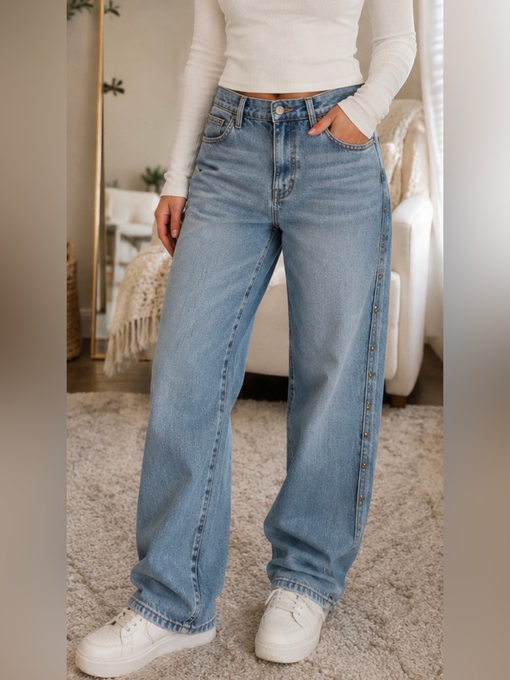 Universal Thread Mid Rise 90s Baggy Jeans Studded Light Wash Size 8
